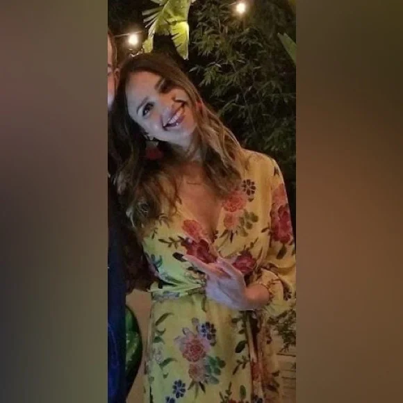 FARM rio yellow maxi wrap dress. Size medium - Picture 2 of 10